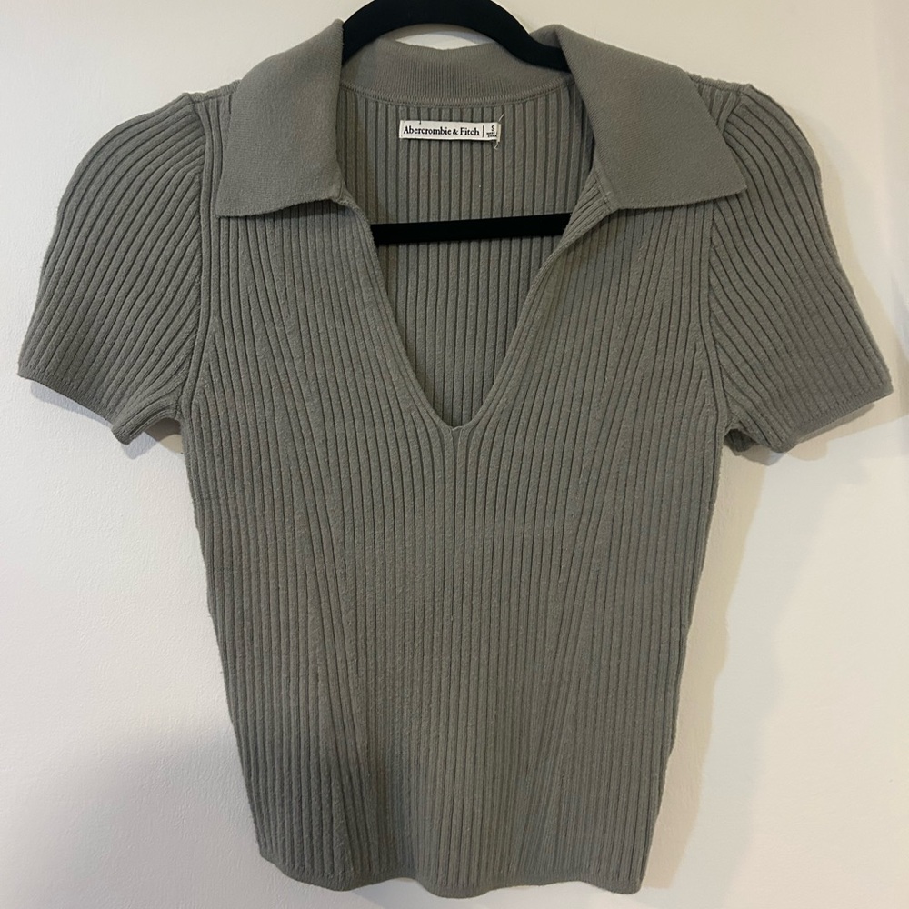 Abercrombie rib knit cropped collared shirt